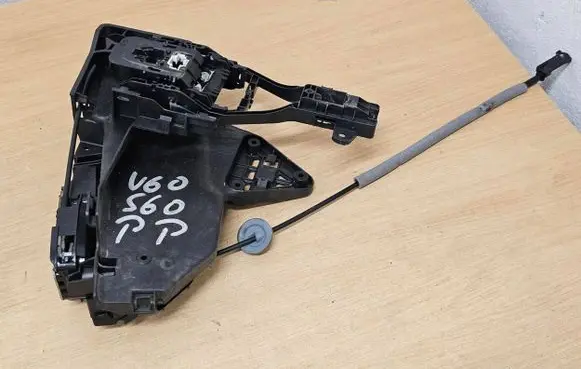 Volvo S60 Front door lock 31301740