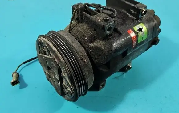 Volkswagen PASSAT B5.5 Air conditioning (A/C) compressor (pump) 8D0260805 IMPRK1587096