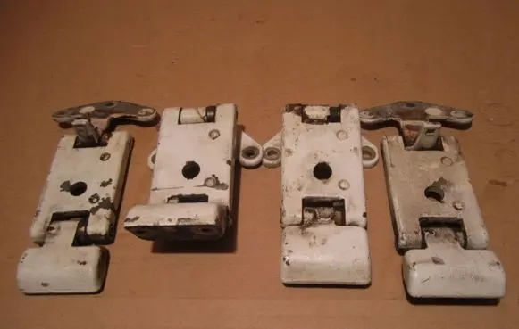 Iveco Daily 3rd gen Loading door hinge set 