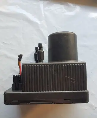 Mercedes-Benz E W211 Central locking vacuum pump 2038000048