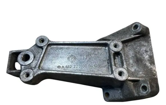 Mercedes-Benz Sprinter W901 W902 W903 W904 Engine mounting bracket A6122230004