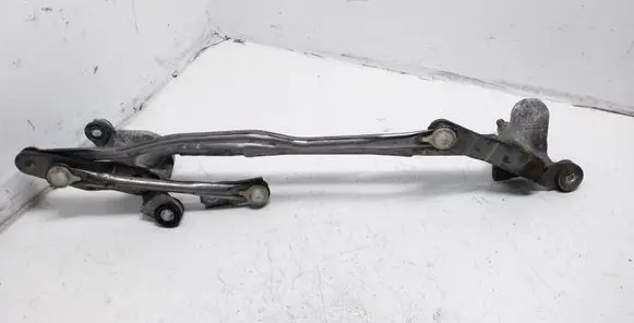 Mazda 5 Front wiper linkage 
