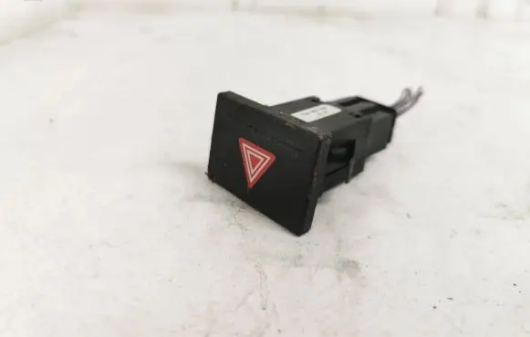 Volkswagen Touareg I Hazard light switch 7L6953235 8105