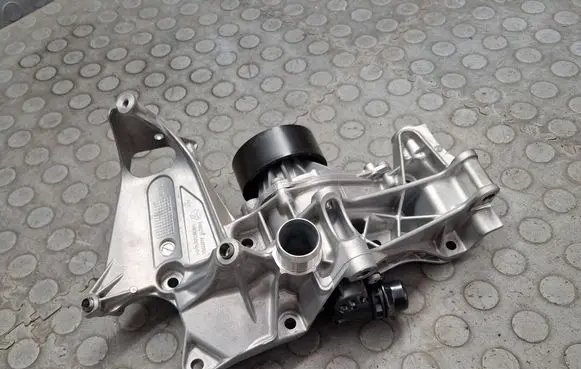 BMW 2 Active Tourer U06 Water pump 9845234