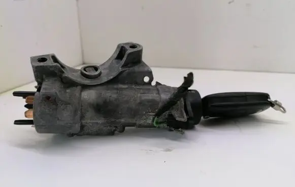 Volkswagen PASSAT B5 Ignition lock 4B0905851A