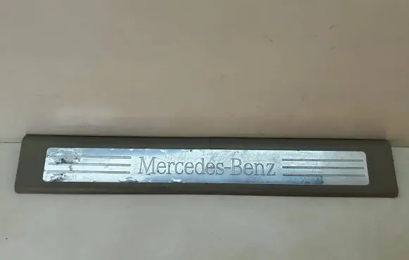 Mercedes-Benz ML W164 Front sill trim cover A1646803435