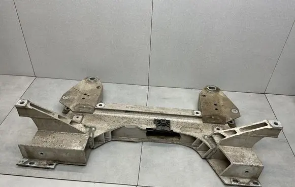 Peugeot 2008 II Front subframe 9825331880
