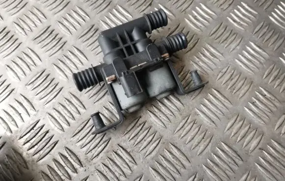 BMW X5 E53 Coolant heater control valve 1147412159