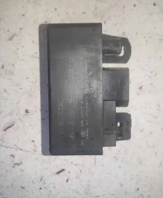 Mercedes-Benz A W168 Glow plug pre-heat relay 899075000