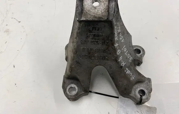 Audi A4 S4 B7 8E 8H Engine mounting bracket 8E0199307AB