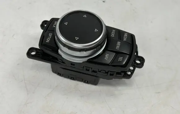 Head unit multimedia control