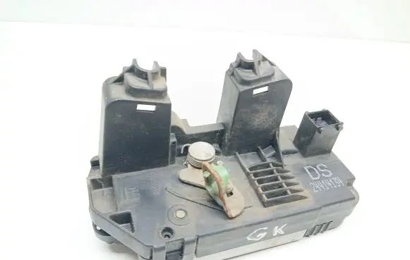 Opel Zafira A Rear door lock 24414134