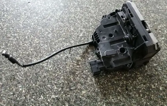 Loading door lock
