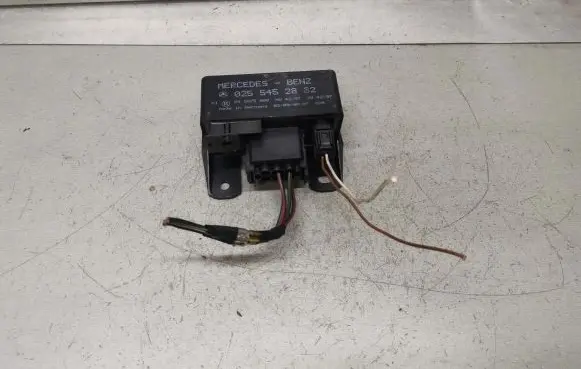 Glow plug pre-heat relay