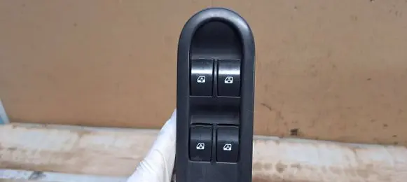 Renault Megane II Electric window control switch