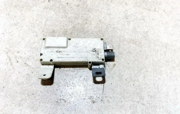 Mercedes-Benz E W210 Antenna control unit 2108200589 aar301