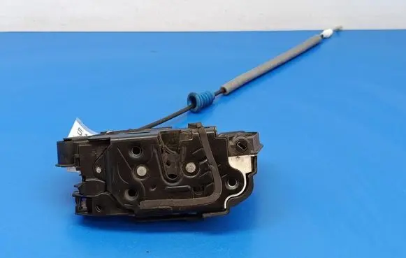 Audi Coupe Front door lock 1S1837016B