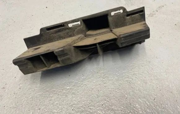 Mercedes-Benz E W212 Front bumper mounting bracket A2128852365
