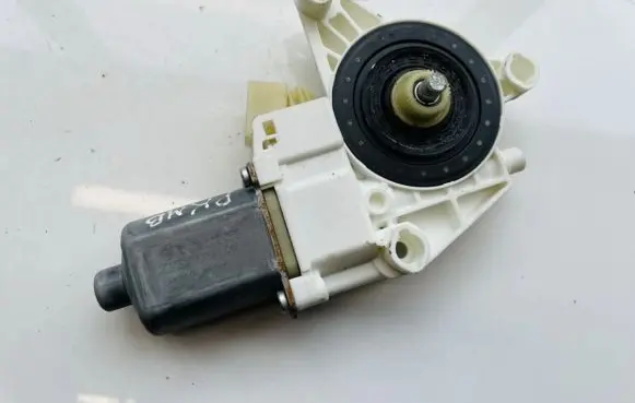 Mercedes-Benz ML W164 Front door window regulator motor 0130822273 a2518200742