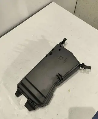 Mercedes-Benz E W212 Fuse box cover A2125400082