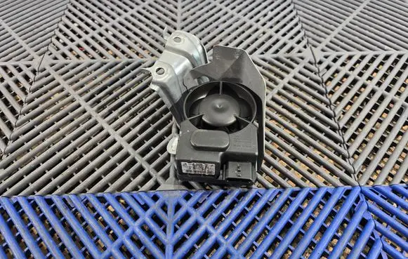 Lexus IS III XE30 Alarm system siren 8904053070