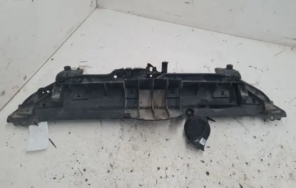 Toyota Yaris Top upper radiator support slam panel