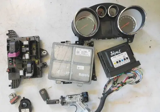 Opel Zafira C Engine ECU kit and lock set 55491248 13507455 13449202