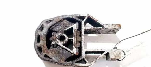 Ford Focus Engine mount bracket