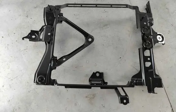 Toyota Sequoia (XK60) Radiator mount bracket 16583f4010