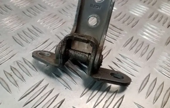 Hyundai ix35 Front door lower hinge 