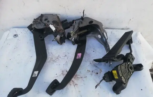 KIA Carens III Pedal assembly 