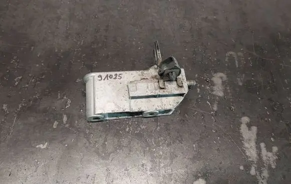 BMW 5 E39 Fuel pump bracket 2246191
