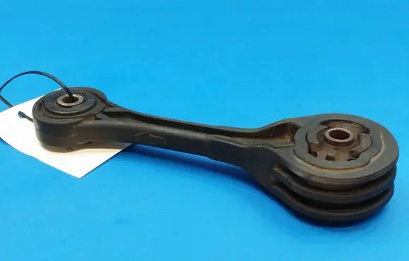 Subaru Legacy Engine mount bracket