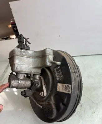 Volkswagen PASSAT B6 Brake booster 3C1614105AH 03787440014