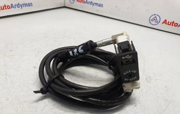 BMW 3 F30 F35 F31 AUX in-socket connector 9229246 84109229246