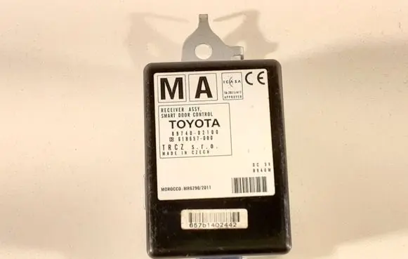Toyota Auris E180 Door control unit/module 8974002100 61B657000