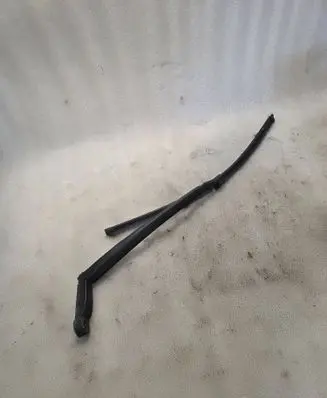 Volkswagen Touareg I Front wiper blade arm
