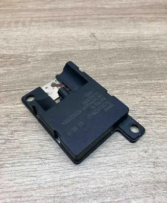 BMW X6 E71 Aerial antenna amplifier 6928461 10819610