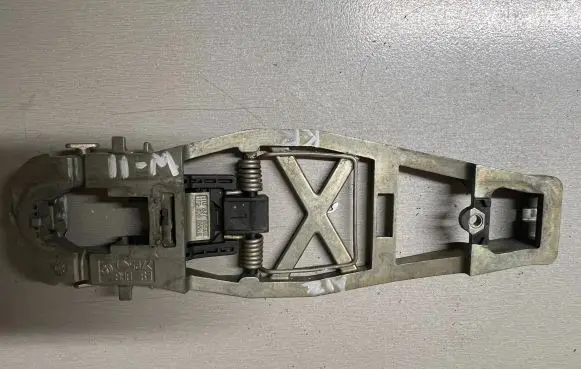 Rear door exterior handle/bracket