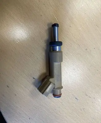 Toyota Avensis T270 Fuel injector 2325001020