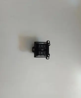 Nissan Juke I F15 Seat heating switch P13753B48300