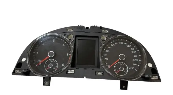 Volkswagen PASSAT B7 Speedometer (instrument cluster) 3AA920870A