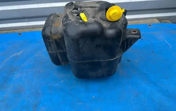 Nissan Navara D23 AdBlue liquid reservoir 204114KJ0A 1050625