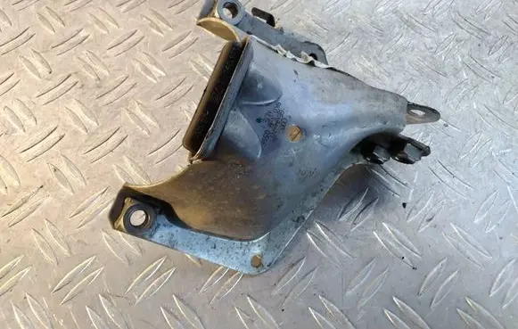 Porsche Macan (95B) Engine mounting bracket 8K0399059F
