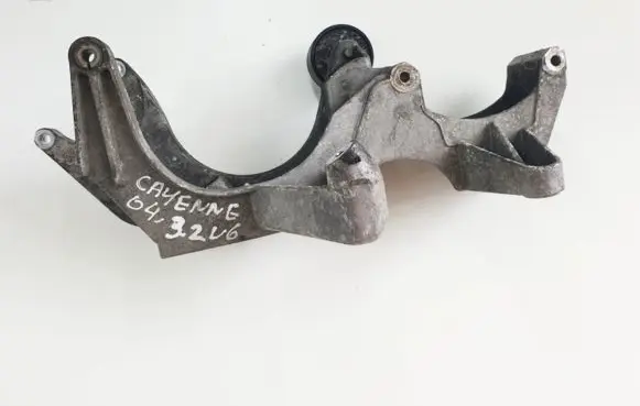 Porsche Cayenne (9PA) Engine mounting bracket