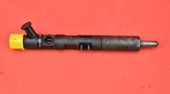 Renault Megane III Fuel injector 8200421897