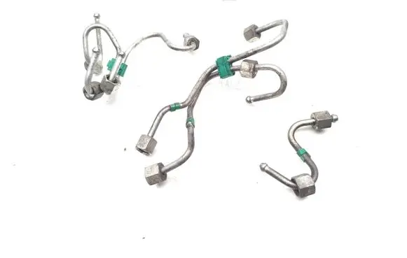 Nissan Juke I F15 Fuel injector supply line/pipe 