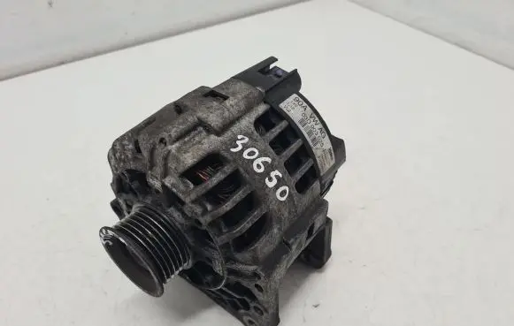 Volkswagen Polo V 6R Generator/alternator 03D903025J