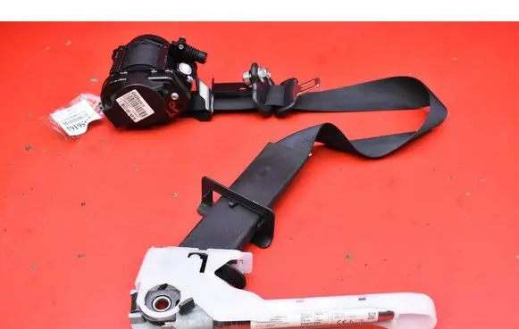 Nissan Leaf I (ZE0) Front seatbelt 640512700B