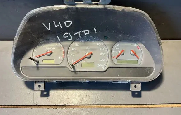Volvo S40, V40 Speedometer (instrument cluster) 30889706 01W39D2 8W3087756A